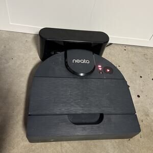 Neato D8 Intelligent Robot Vacuum AND CHARGER DOCK for Parts Only Battery Issue